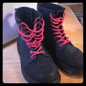 Girls Doc Marten Delaney Boot